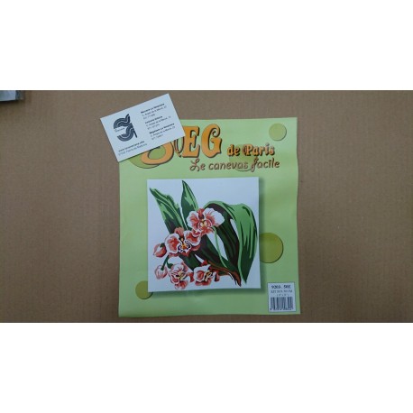 KIT FLORES DE MEDIO PUNTO 20*20 CM CONTIENE AGUJA E HILOS