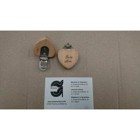 PINZA NIQUEL CON CORAZON MADERA APROX. 5*3 CM