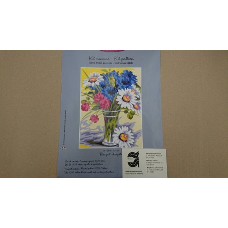 KIT CAÑAMAZO 25*25  FLORERO CONTIENE AGUJA E HILOS
