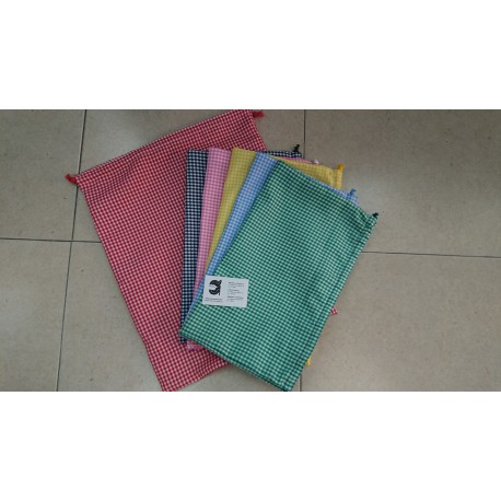BOLSA 37*45 CM  CUADROS VICHY DE ROPA
