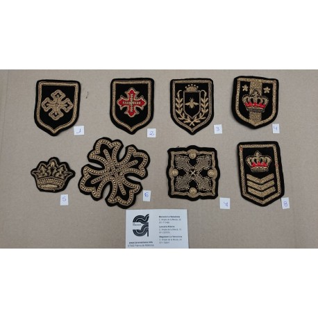 APLICACION BORDADA ESCUDOS APROX 6*7.5 COSER